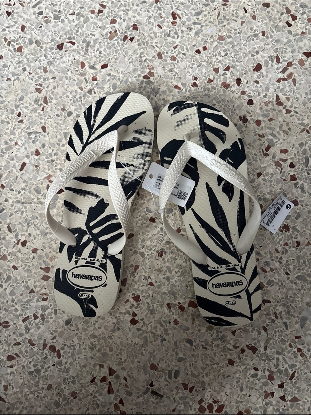 NWT Havaianas Aloha Flip Flops size 9/10